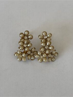 Coro |Vintage Gold Toned Floral Cluster Clip On Earrings Faux Pearls Rhinestone